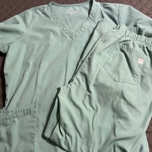 Women’s Scrubs